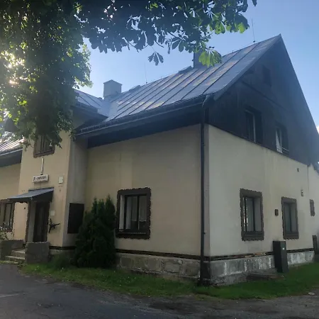 Herberk U Modre Krepelky Chalé *